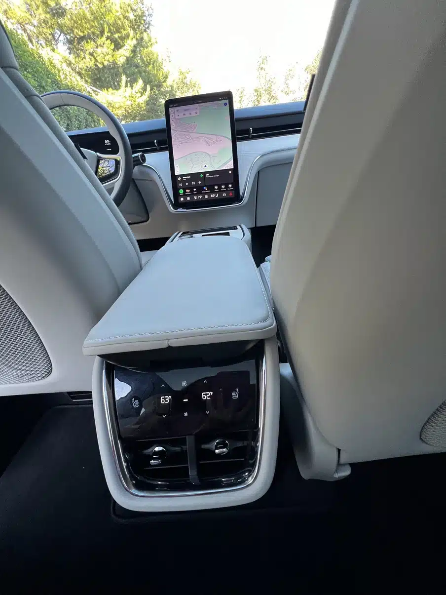 2025 volvo ex90 29