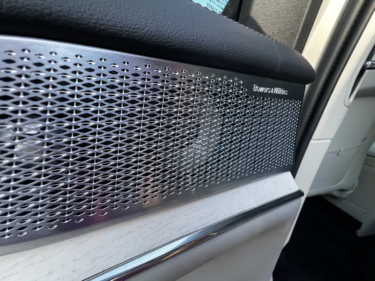 2025 volvo ex90 32