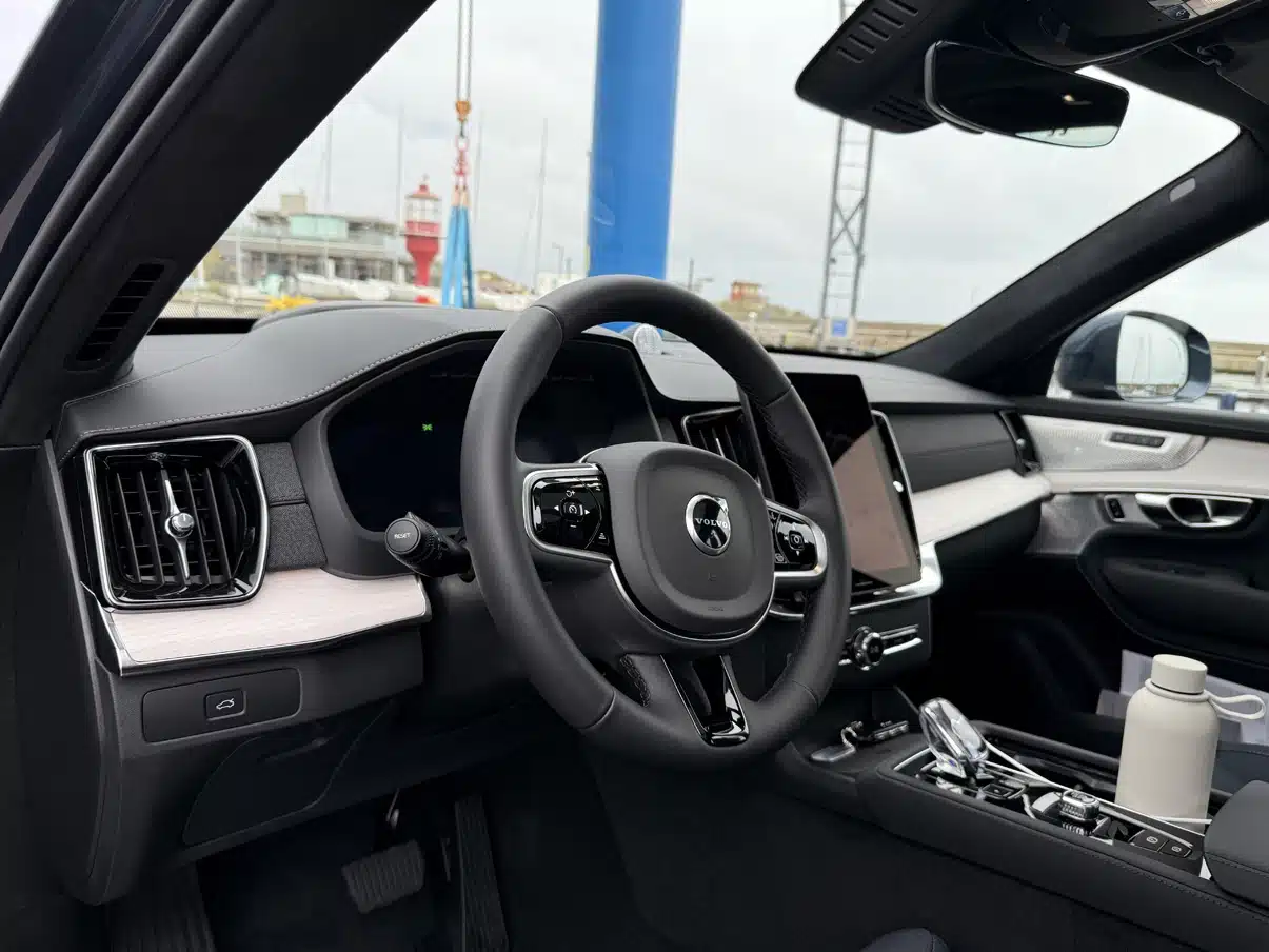2025.5 volvo xc90 8
