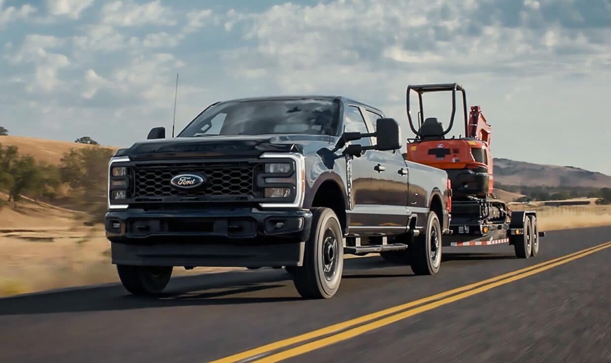 2023 Ford Super Duty STX image 1