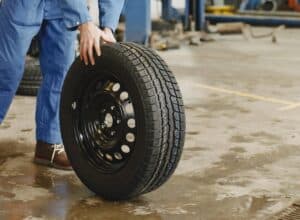 6 Things to Consider When Choosing Tire Changing Equipment for Your Workshop