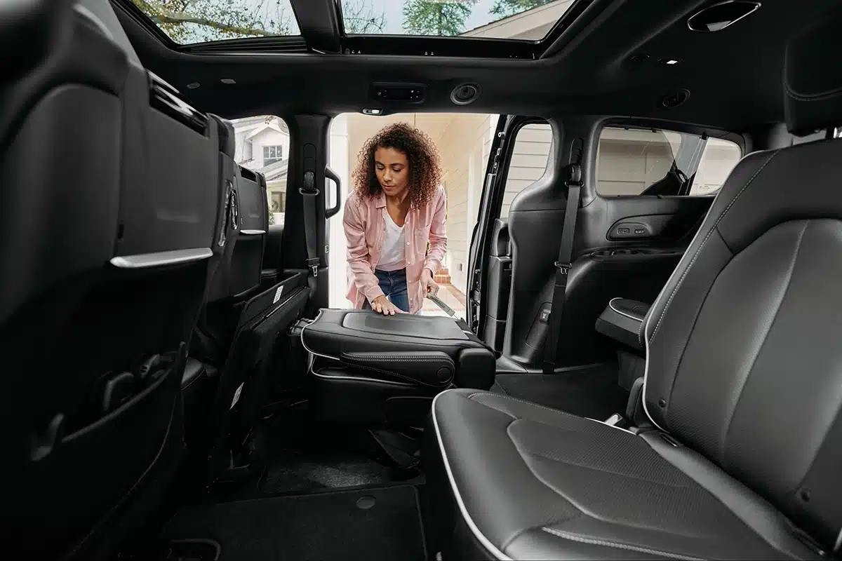 Toyota Sienna vs Chrysler Pacifica 8