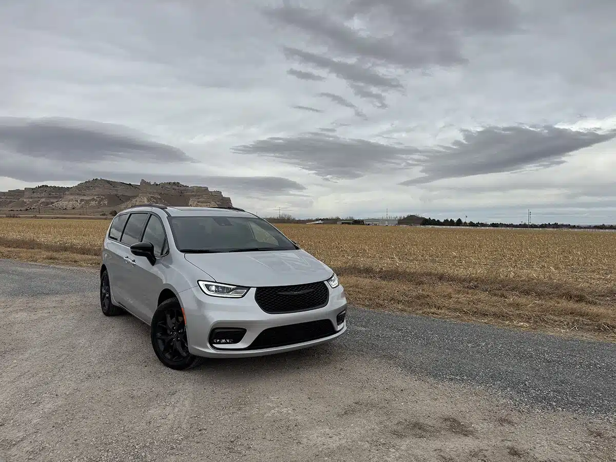 Toyota Sienna vs Chrysler Pacifica 2