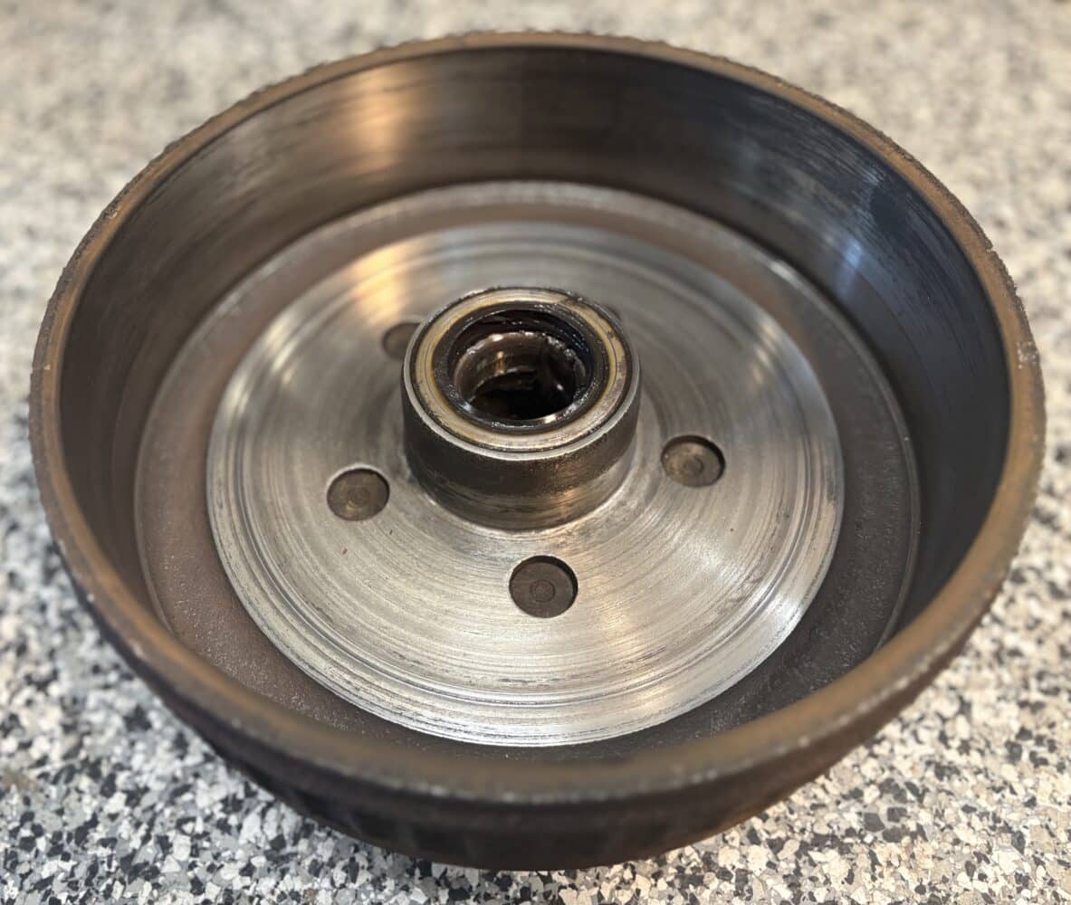 Friction surface inside the drum image 5