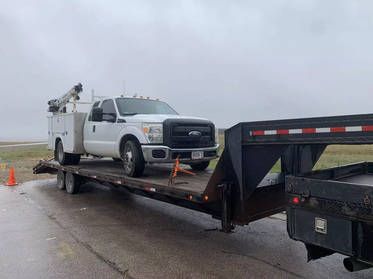 2011 2012 ford super duty being towed