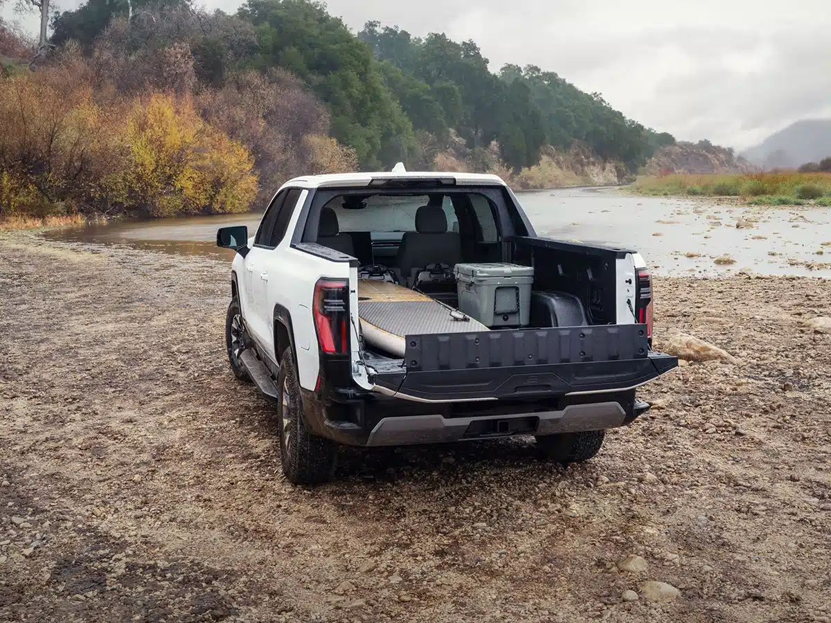 2026 gmc sierra ev 04 at4 midgate copy image 8