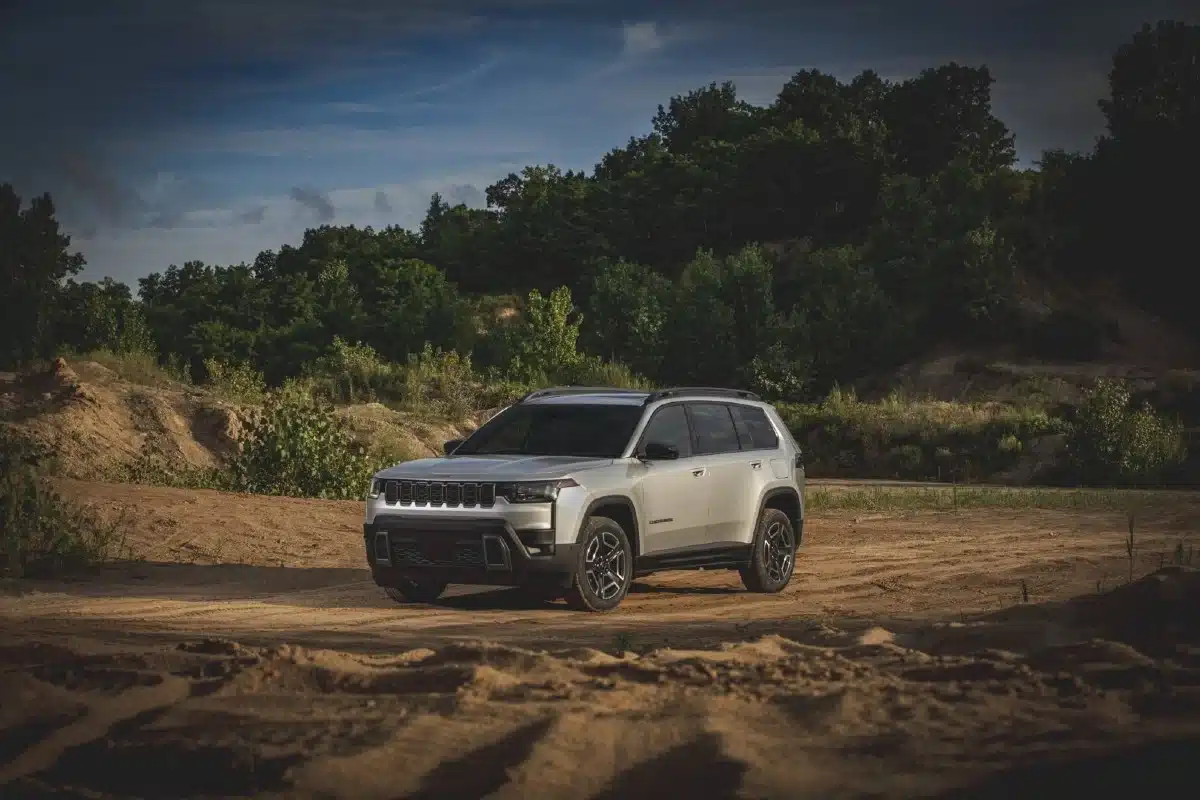 2026 jeep cherokee image 8