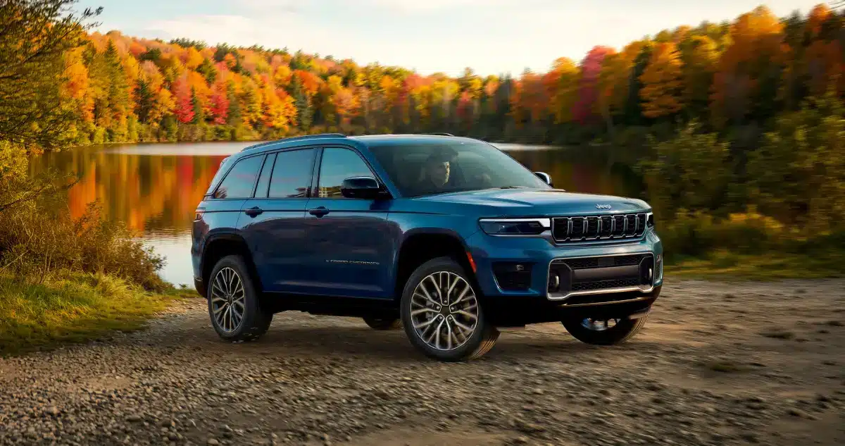 2027 jeep grand cherokee overland driving