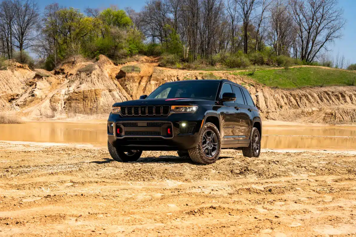 2027 jeep grand cherokee trailhawk hero