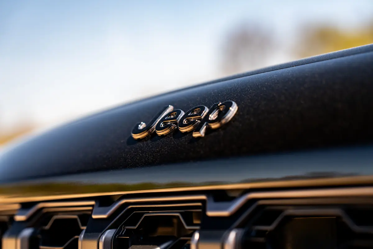 2027 jeep grand cherokee trailhawk jeep badge