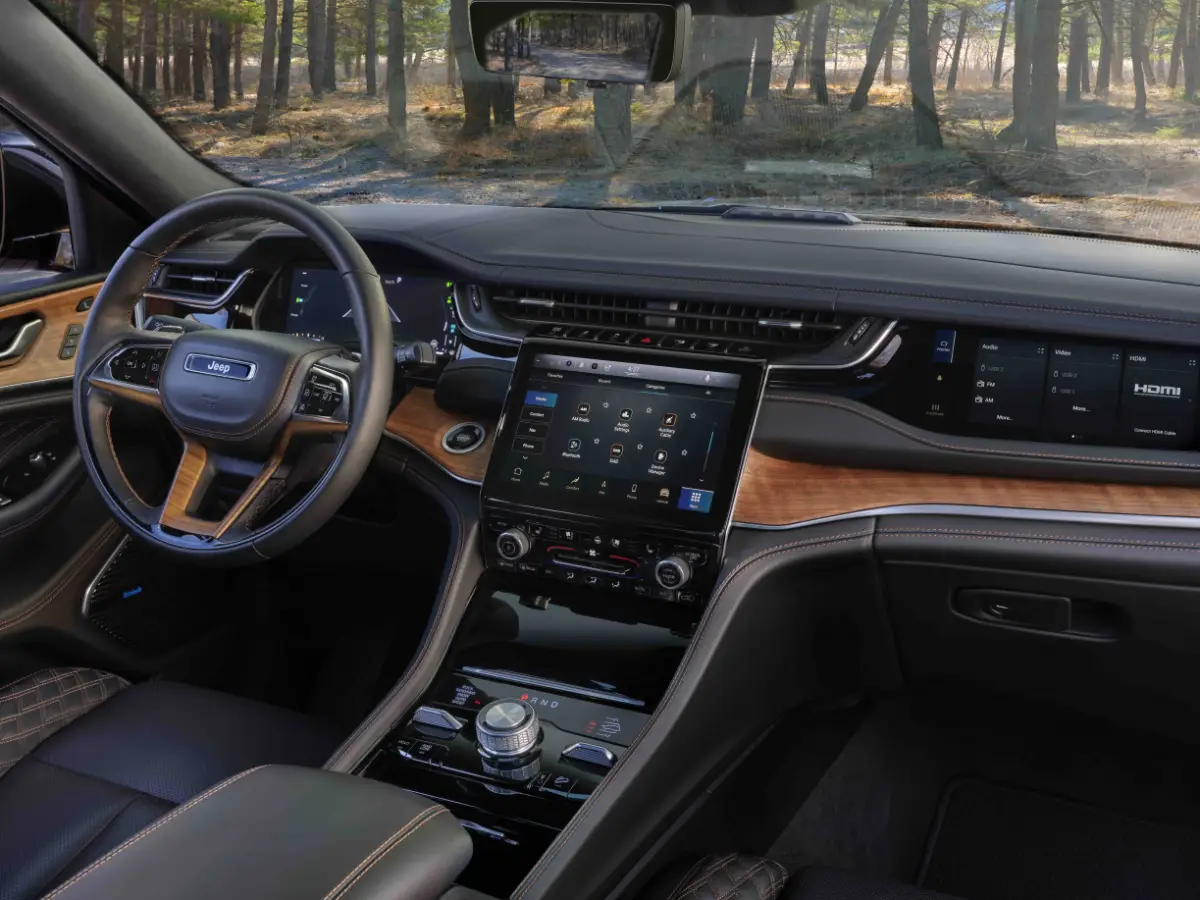 Jeep Grand Cherokee dashboard. Photo courtesy of Jeep.