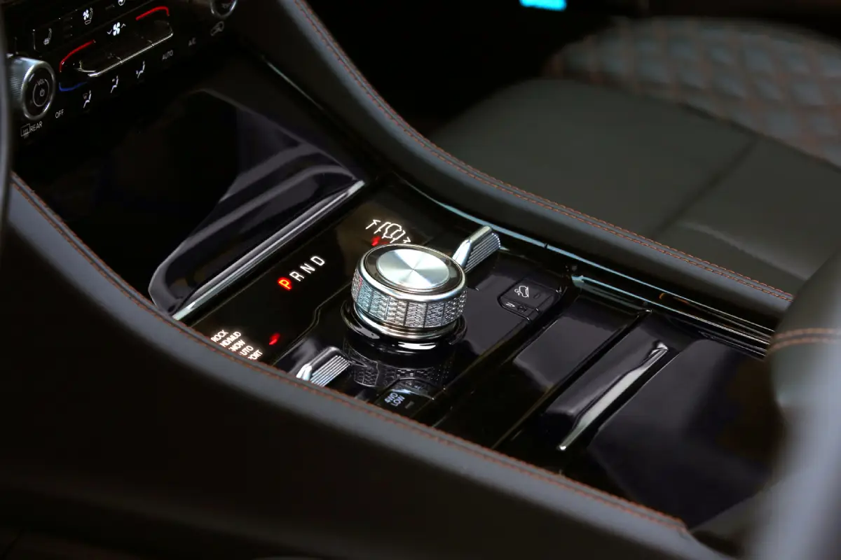 Jeep Grand Cherokee shifter. Photo courtesy of Jeep.