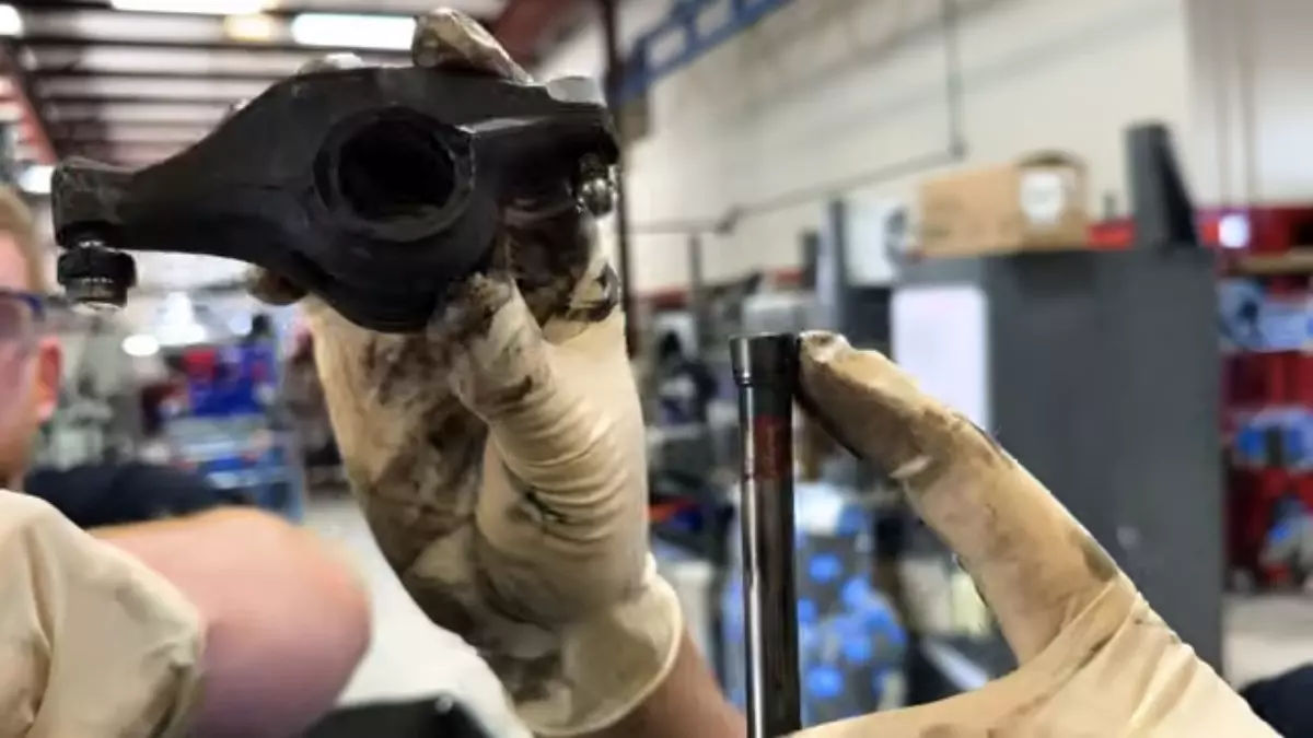 Here the rocker and pushrod from the previous-gen's design shows why it didn't have this fail point. Screen capture from Daves Auto Center / YouTube