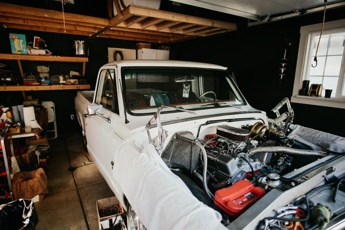 A truck ready for engine work. Image courtesy of Pexels.