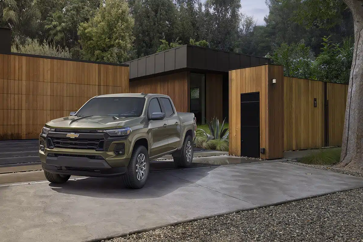 Toyota Tacoma vs Chevy Colorado 6