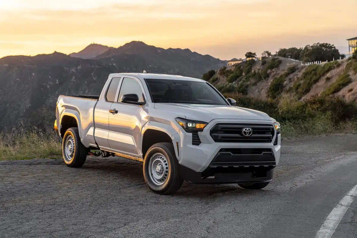 Toyota Tacoma vs Chevy Colorado 6