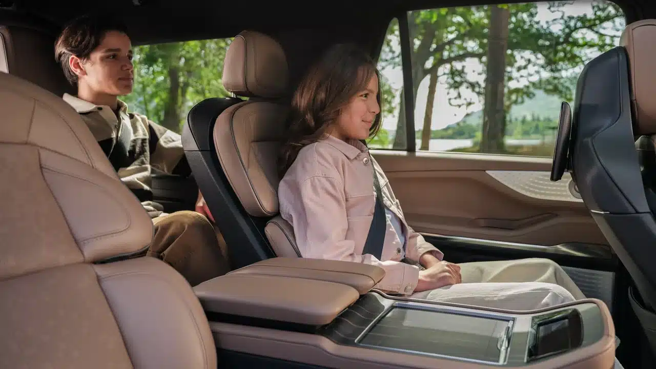 Lincoln Navigator second-row seating and center console