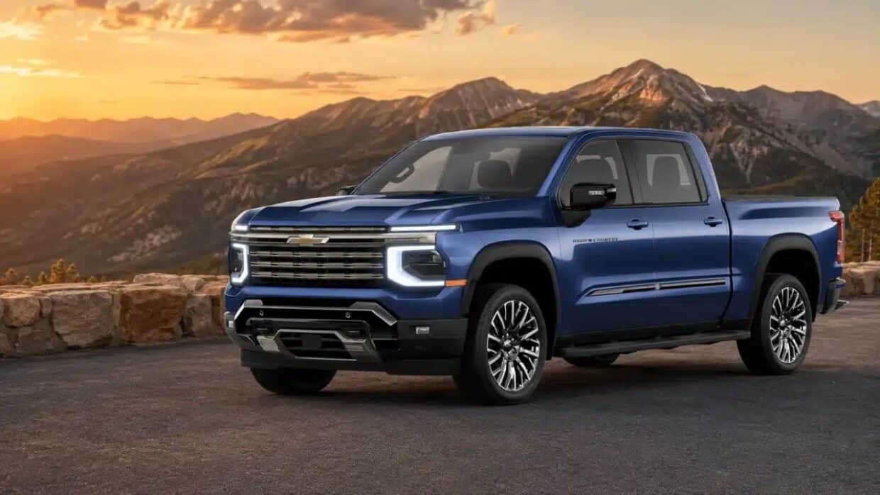 2027 Chevy Silverado 1500 High Country in Pacific Blue Metallic