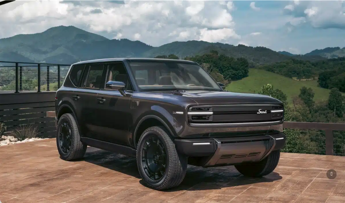 Side view of the Scout Traveler Mountainside concept riding on 22-inch wheels with 35-inch tires