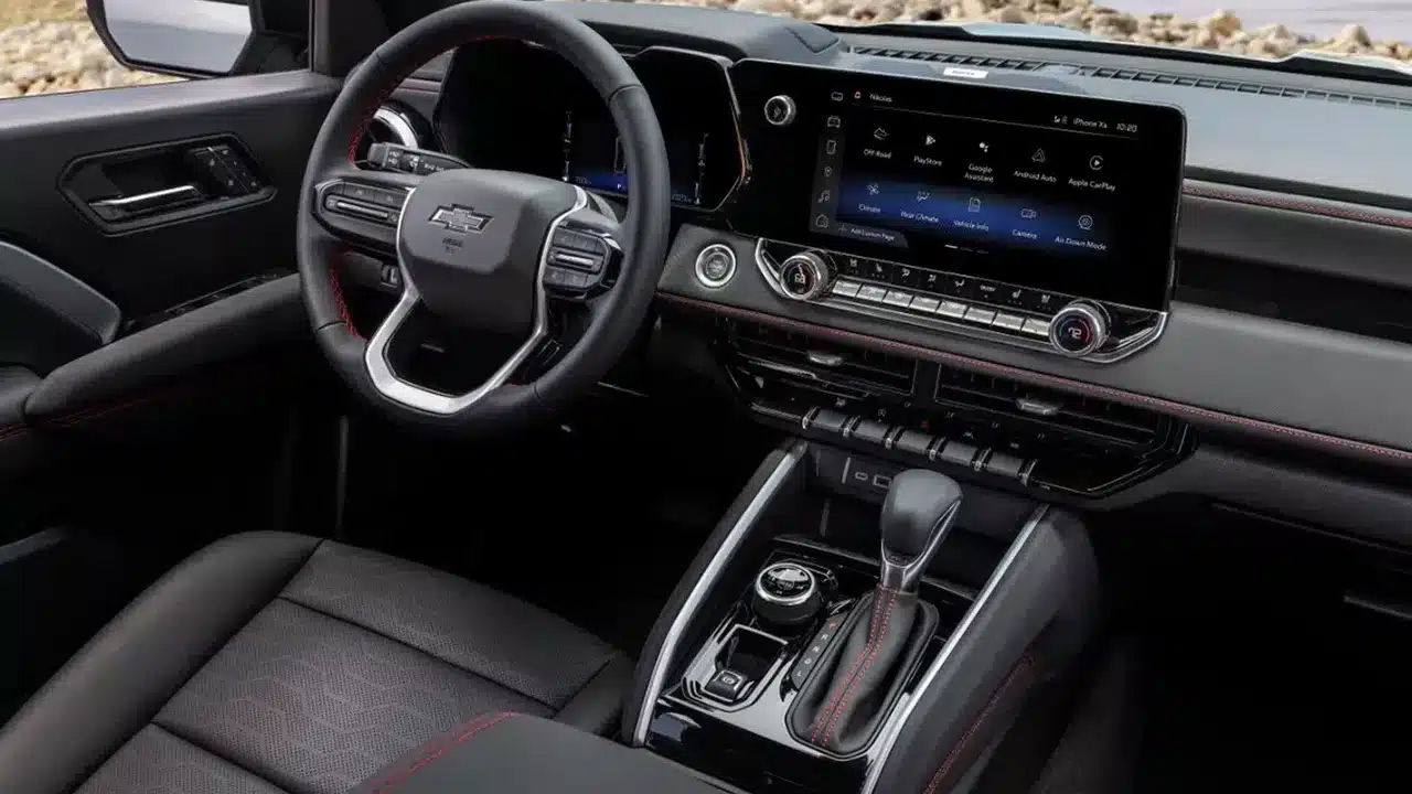 Chevrolet Colorado Z71 cabin and automatic shifter