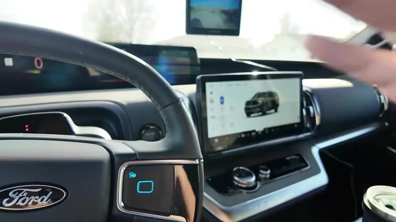 Ford Expedition dashboard and trailer setup screen