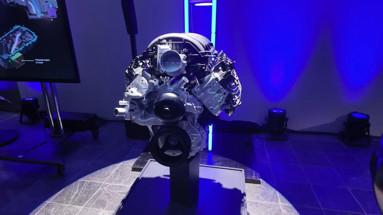 The HD gas V8 remains part of GM’s Gen 5 small-block family.