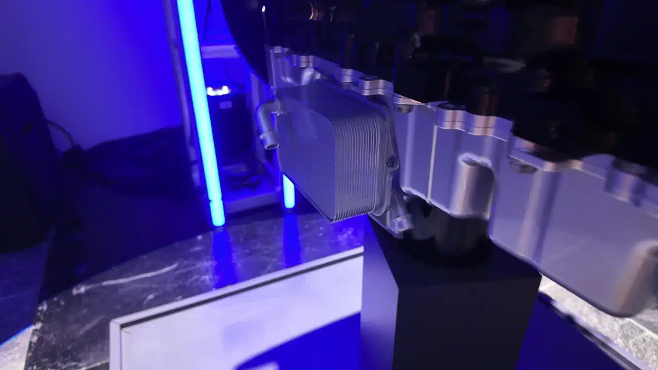 The updated oil pan and engine-mounted oil cooler on the HD gas V8.