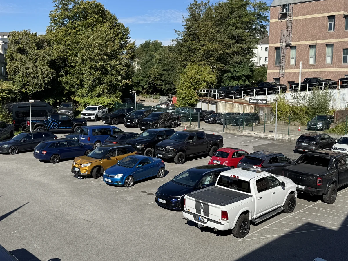The outdoor vehicle lot and surrounding buildings in Solingen.