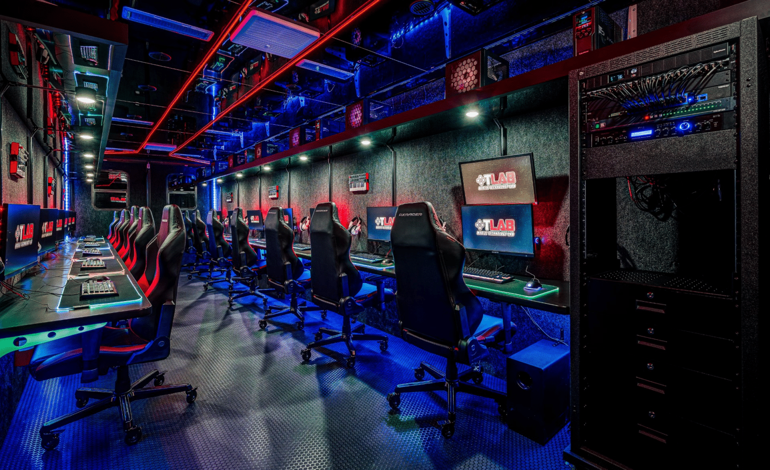 Ford F-350 helps father and son bring a tech lab to students