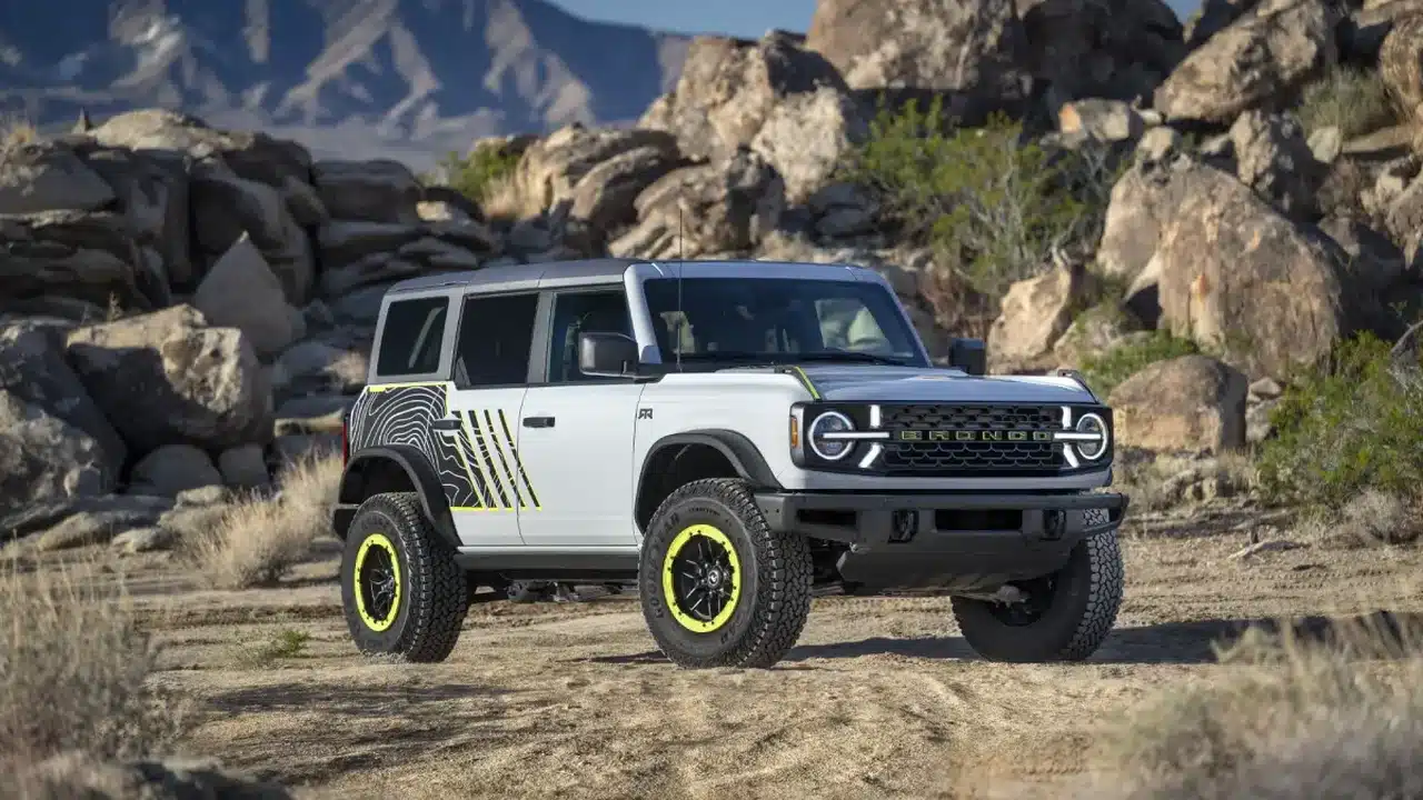 2027 Ford Bronco RTR front three-quarter view