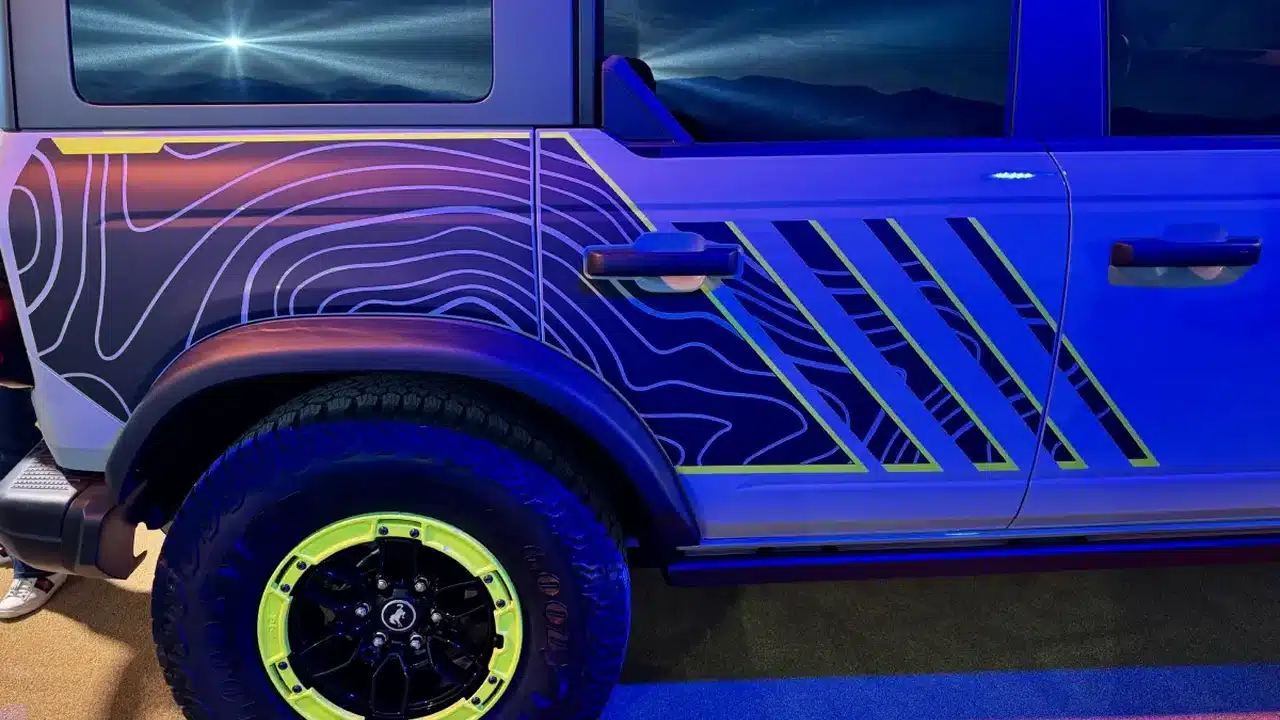 Bronco RTR side graphics and Hyper Lime wheel accents